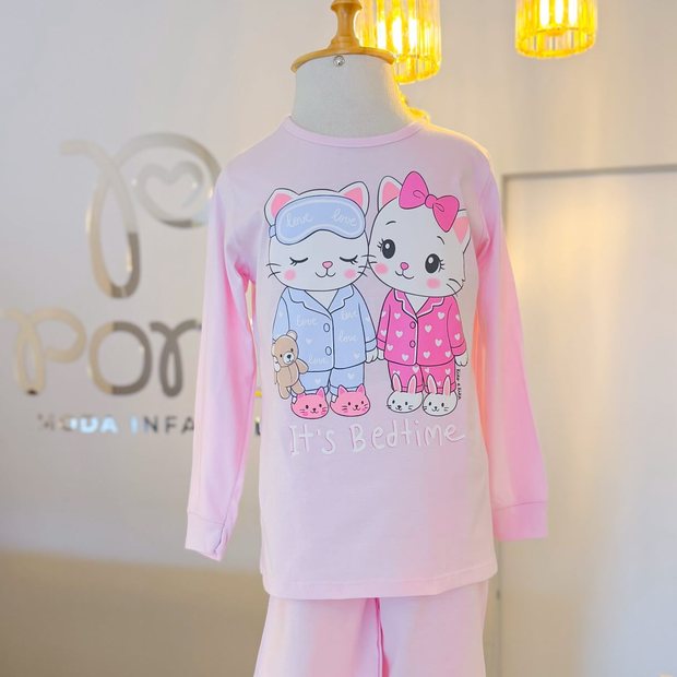 Pijama das gatinhas no manequim