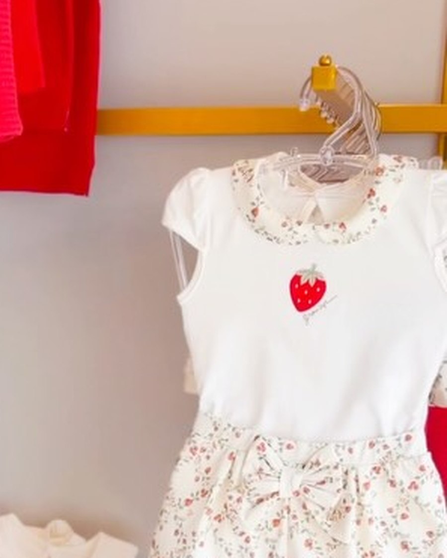 Vestido Colheita — Manga princesa com morango bordado